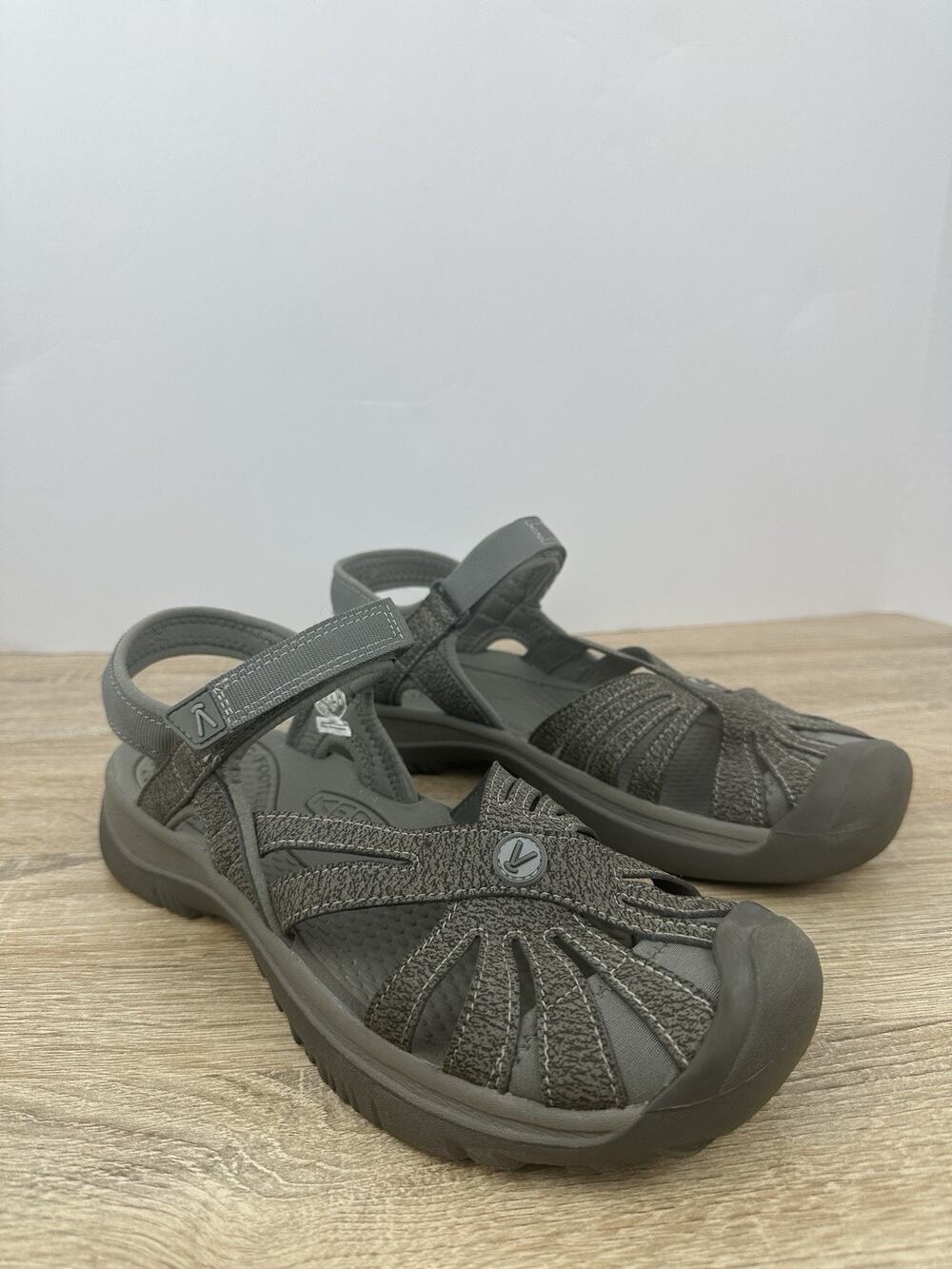 KEEN Rose Sandals Women’s 8.5 Gray Waterproof Closed Toe Hiking Walking Comfort